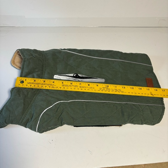 THINK! Reversible Dog Pet Coat Quilted Hook & Loop closure Green Tan NWOT - Picture 6 of 15